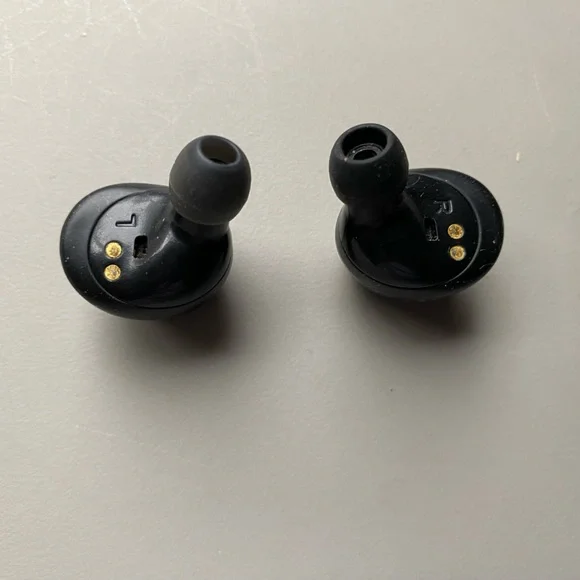 Monster Achieve 100 Airlinks Earbuds